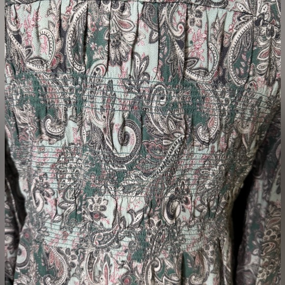 Knox Rose | soft colors paisley print smocked button front long sleeve blouse - Picture 6 of 11